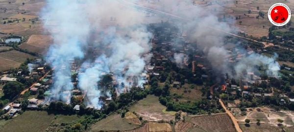 ပုံအညွှန်း။ ။ ဇန်နဝါရီလ ၁၂ ရက်တွင် စစ်ကောင်စီတပ်မီးတင်ရှို့ခဲ့သော မင်းကုန်းရွာနှင့် ညောင်ဇင်ကြီးရွာ မြင်ကွင်း (ဓာတ်ပုံ။ ။ ကျွန်းလှ တက်ကြွလှုပ်ရှားသူများအဖွဲ့)