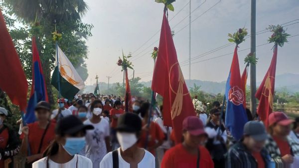 လောင်းလုံးမှာ ပြည်သူများ တော်လှန်ရေး ကာလ ၃ နှစ်ပြည့် အထိမ်းအမှတ် ဆန္ဒပြ