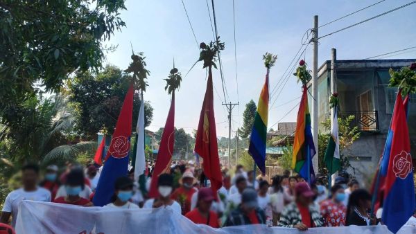 လောင်းလုံးမှာ ပြည်သူများ တော်လှန်ရေး ကာလ ၃ နှစ်ပြည့် အထိမ်းအမှတ် ဆန္ဒပြ