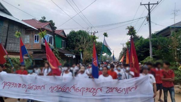 လောင်းလုံးမှာ ပြည်သူများ တော်လှန်ရေး ကာလ ၃ နှစ်ပြည့် အထိမ်းအမှတ် ဆန္ဒပြ