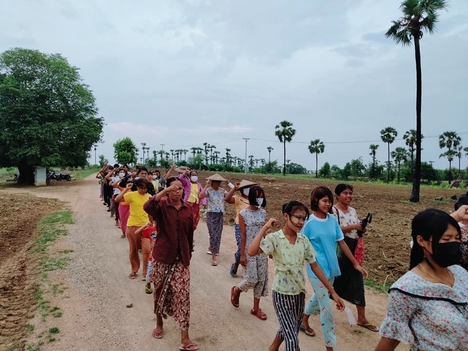 ပုံအညွှန်း - ယနေ့ချီတက်ခဲ့သည့် သပိတ်အင်အားစုများ
ဓါတ်ပုံ - ရွာပေါင်းစုံသပိတ်ကော်မတီ