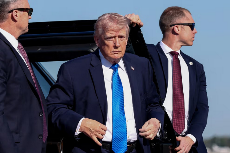 အီရန်နှင့် သဘောတူညီချက်ရရန် နီးစပ်နေပြီဖြစ်ကြောင်းနှင့် အစ္စရေးအတွက် ‘ငြိမ်းချမ်းရေး အာမခံ ချက်’ ပေးမည်ဟု ထရမ့် ကတိပြု