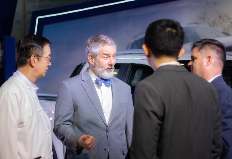 မြန်မာစစ်ကော်မရှင် စီးပွားဖက်များနှင့် မိတ်ဖွဲ့ဆက်ဆံသည့် အမေရိကန်သံရုံးအကြီးအကဲ ဝေဖန်ခံရ