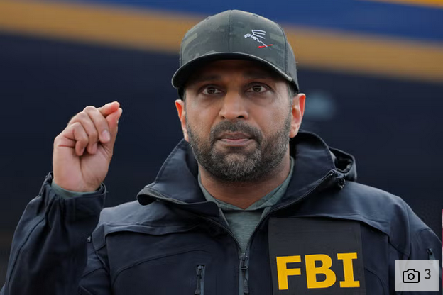 အက်ဖ်ဘီအိုင်ညွှန်ကြားရေးမှူး၏ အီးမေးလ်အား ‘အီရန်နှင့် ဆက်နွှယ်သည့်အဖွဲ့’က ဖောက်ထွင်း၍ အွန်လိုင်းတွင် ဖြန့်