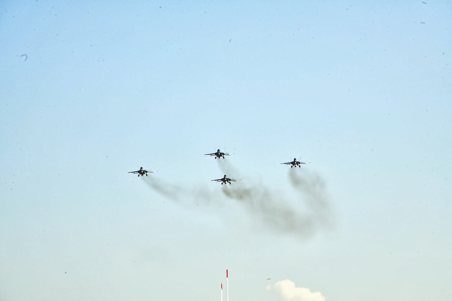 နေပြည်တော်- ပဲခူး- ကရင်အစပ်တွင် တိုက်ပွဲများဖြစ်ပွား၊ စစ်အုပ်စု လေကြောင်း ဗုံးကြဲမှုများကြောင့် အရပ်သား ၁၀ ဦးထက်မနည်းနှင့် PDF နှစ်ဦး ကျဆုံး