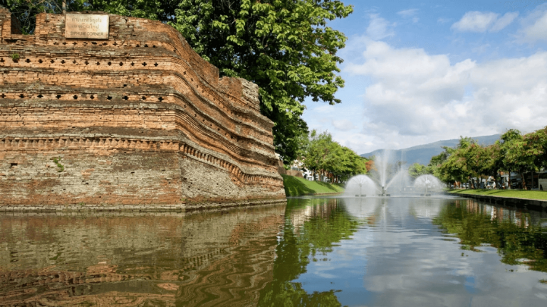 ချင်းမိုင်စီးပွားရေး၏ အင်ဂျင်အသစ် ဖြစ်လာသည့် မြန်မာလူလတ်တန်းစားများ