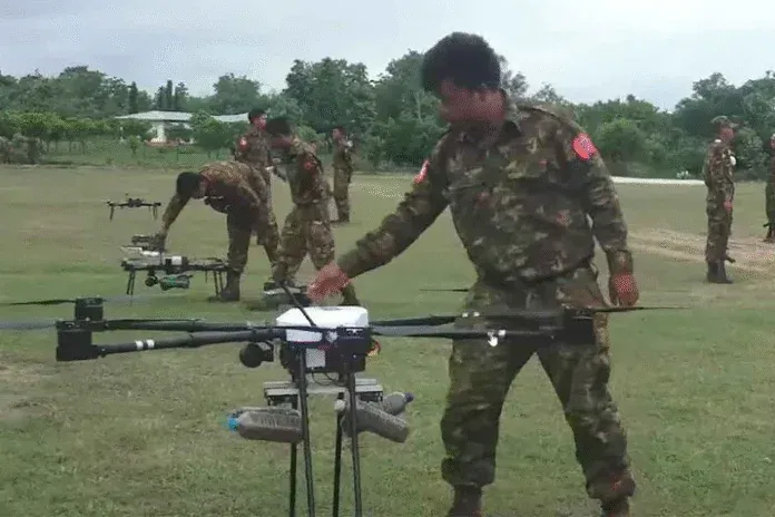 မြင်းခြံတွင် စစ်ကော်မရှင်တပ်က ဒရုန်းဖြင့် ဗုံးကြဲပြီး ရွာကို မီးရှို့၊ အမျိုးသမီး ၄ ဦးအပါအဝင် ၇ ဦး သေဆုံး