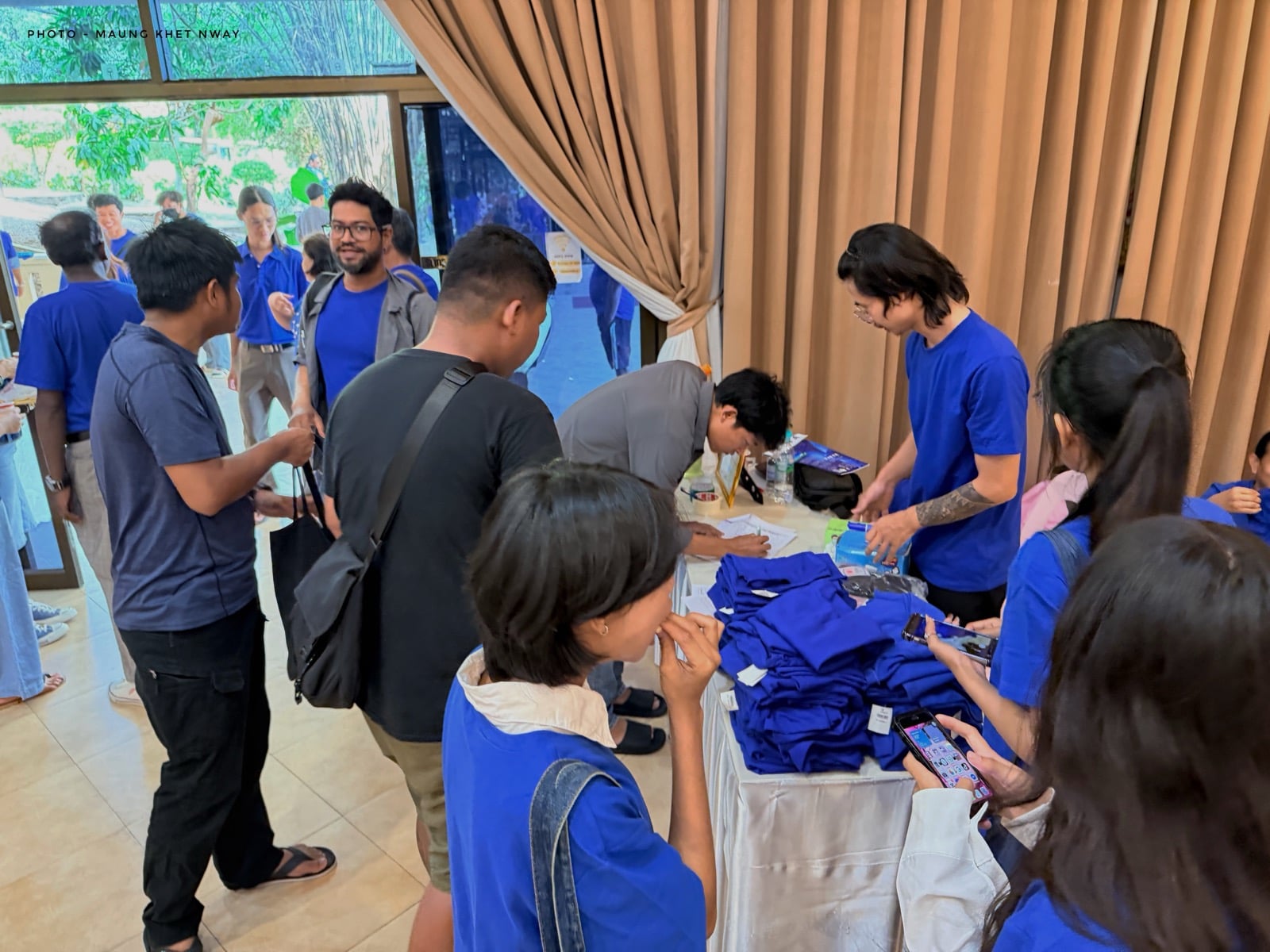 မဲဆောက်တွင် အပြာရောင်အင်္ကျီလှုပ်ရှားမှု ဂုဏ်ပြုဖျော်ဖြေပွဲကျင်းပ (ဓာတ်ပုံသတင်း)