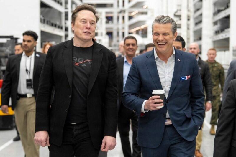 စစ်ဘက် အာကာသဆက်သွယ်ရေးအတွက် ပင်တဂွန်၏ ဒေါ်လာ ၅၇ သန်းတန် လုပ်ငန်းစာချုပ် SpaceX ရရှိ