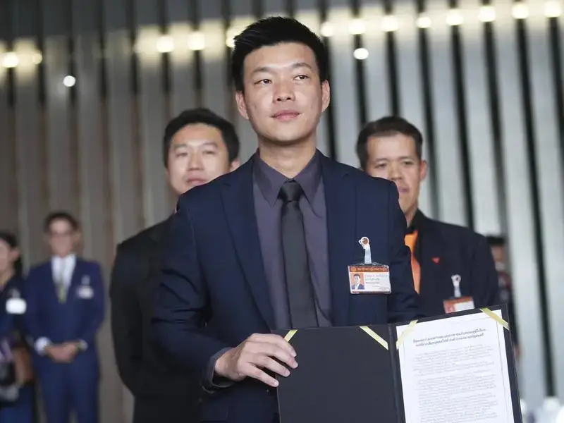 တော်ဝင်ဥပဒေကို ပြင်ဆင်ရန် ကြိုးပမ်းမှုဖြင့် ထိုင်းအတိုက်အခံအမတ်များ တရားရုံး အမှုရင်ဆိုင်ရမည်