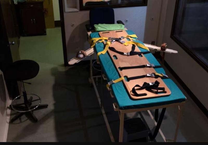 ဖက်ဒရယ်သေဒဏ်စီရင်မှုတွင် သေနတ်ဖြင့်ပစ်သတ်ခြင်းနှင့် လျှပ်စစ်ကုလားထိုင်သုံးခြင်းတို့ကို ထည့်သွင်းရန် ထရမ့်အစိုးရ ပြင်ဆင်