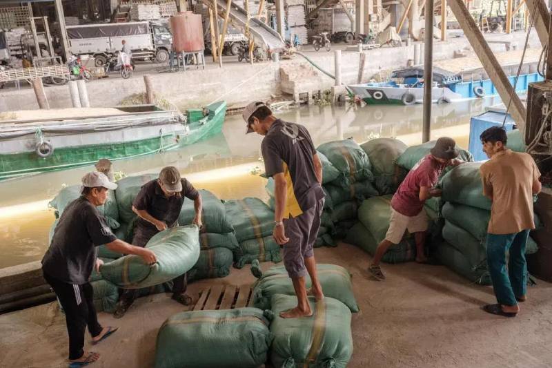 အီရန်စစ်ပွဲကြောင့် ထိုင်းနှင့် ဗီယက်နမ် လယ်သမားများ စပါးစိုက်ပျိုးခြင်းကို ရပ်နားရနိုင်ခြေရှိနေခြင်းနှင့် ယင်း၏အကြောင်းရင်းများ