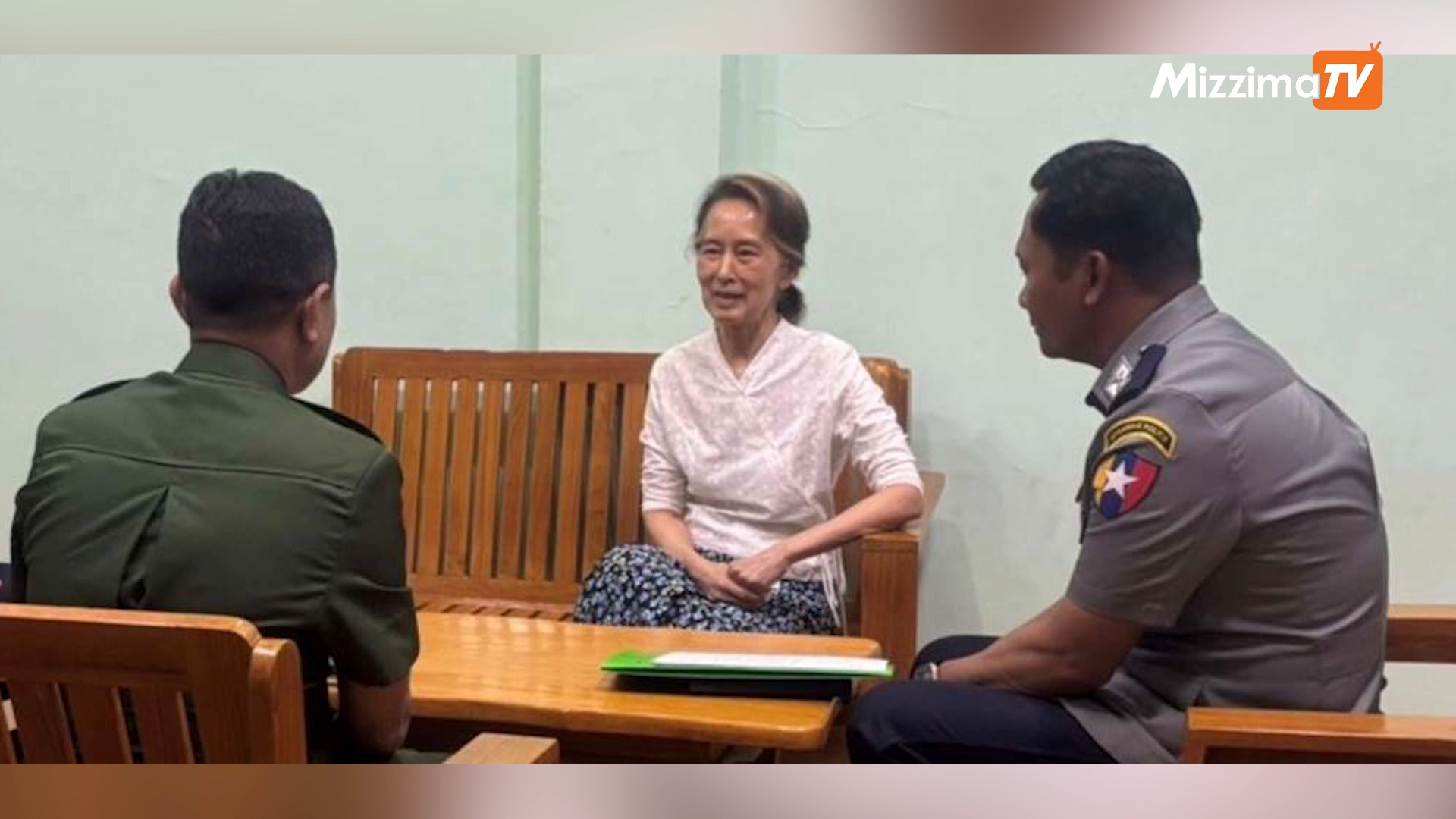 ဖယ်ထားမရသည့် ဒေါ်အောင်ဆန်းစုကြည်၏ အခန်းကဏ္ဍနှင့် တရားဝင်မှု ရရှိရေးအတွက် အလျှော့ပေးရသည့် မင်းအောင်လှိုင် (Editorial Talk)