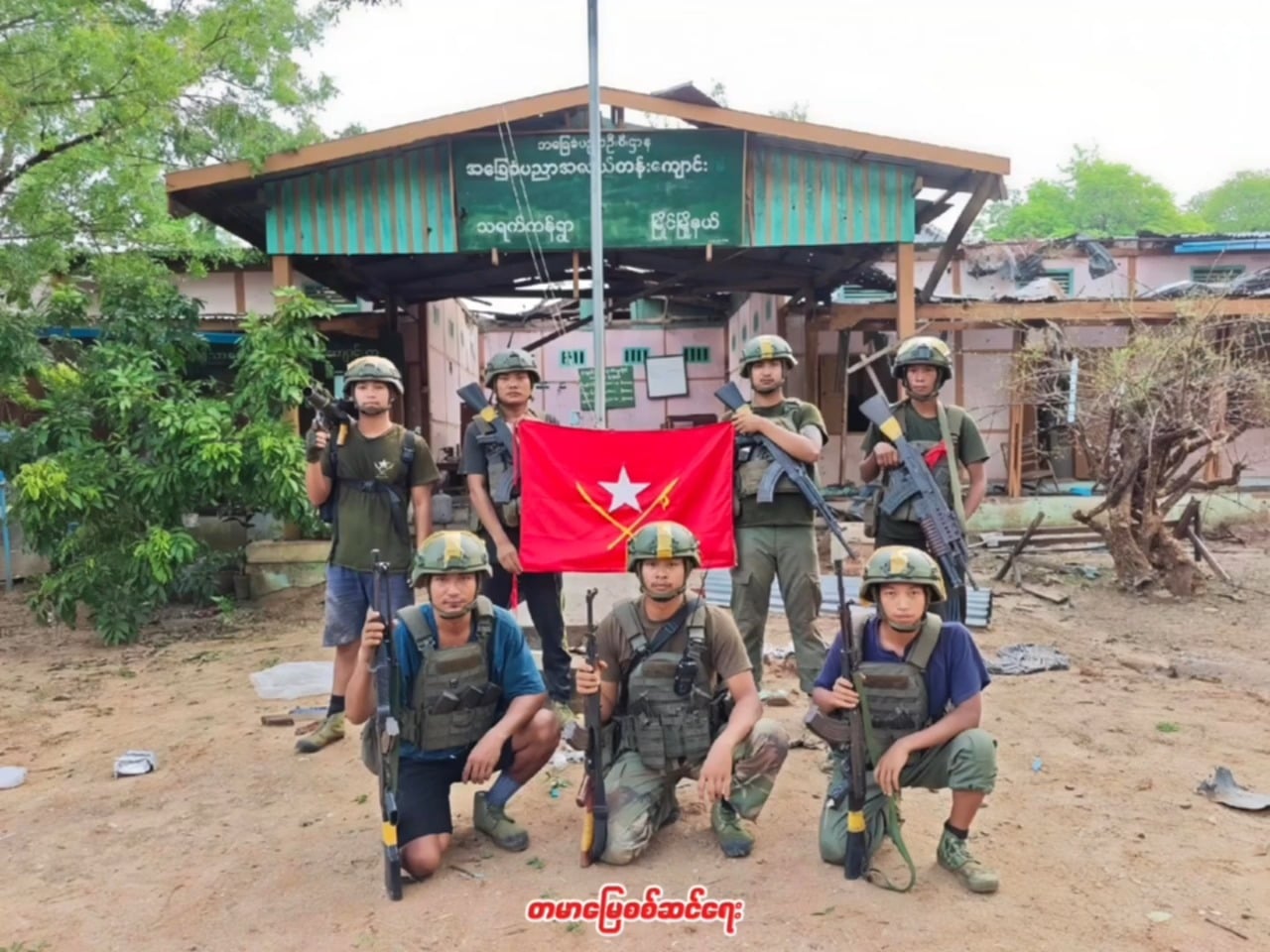 သရက်ကန်ပျူရွာမှ အမျိုးသမီးနှင့် ကလေးငယ်များအပါအဝင် ဒေသခံ ၅၀ ခန့်ကို ကယ်ဆယ်
