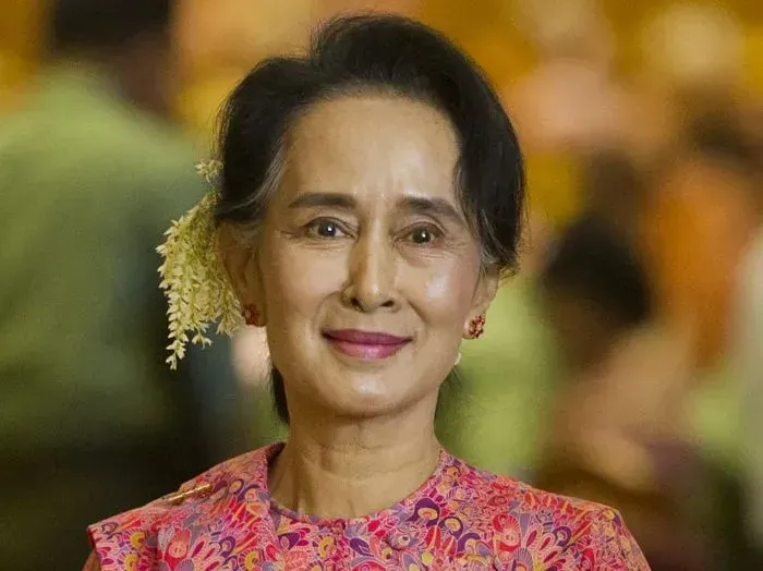 ဒေါ်အောင်ဆန်းစုကြည် ‘ကျန်းမာရေးကောင်းမွန်’ ပြီး နေပြည်တော်ရှိ ဝန်ကြီး ၁ ဦး၏ နေအိမ်တွင်ထိန်းသိမ်းထား