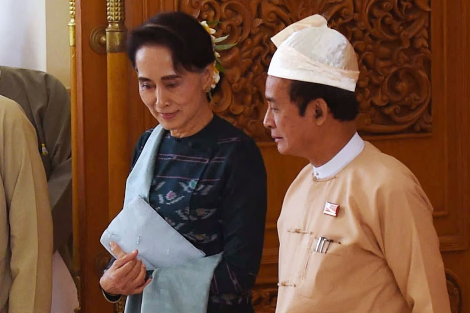 ဒေါ်အောင်ဆန်းစုကြည်အား နေရာရွှေ့ပြောင်းမှုမှာ စစ်တပ်၏ နိုင်ငံရေးလှည့်ကွက်သာဖြစ်ဟု NLD ထုတ်ပြန်