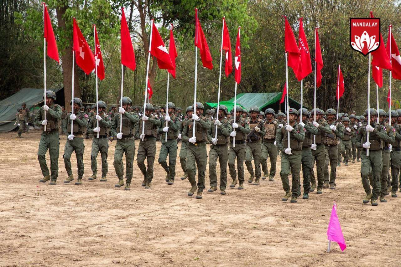 တပ်ဖွဲ့ပိုင်ပစ္စည်းနှင့် ဘဏ္ဍာငွေယူဆောင်ကာ ထွက်ပြေးသည့် တပ်ဖွဲ့ဝင် ၁၀ ဦးကို အမည်ပျက်စာရင်းသွင်း၍ မျက်ကွယ်ပြစ်ဒဏ် MDY-PDF ချမှတ်