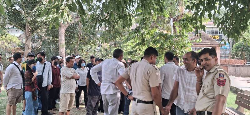 စစ်ခေါင်းဆောင် မင်းအောင်လှိုင် အိန္ဒိယခရီးစဉ် ကန့်ကွက်မည့် နယူးဒေလီရောက် မြန်မာများ ရဲတပ်ဖွဲ့က တားမြစ်၍ ဆန္ဒပြပွဲဖျက်သိမ်း ၊ ၂ ဦးဖမ်းဆီးခံရ
